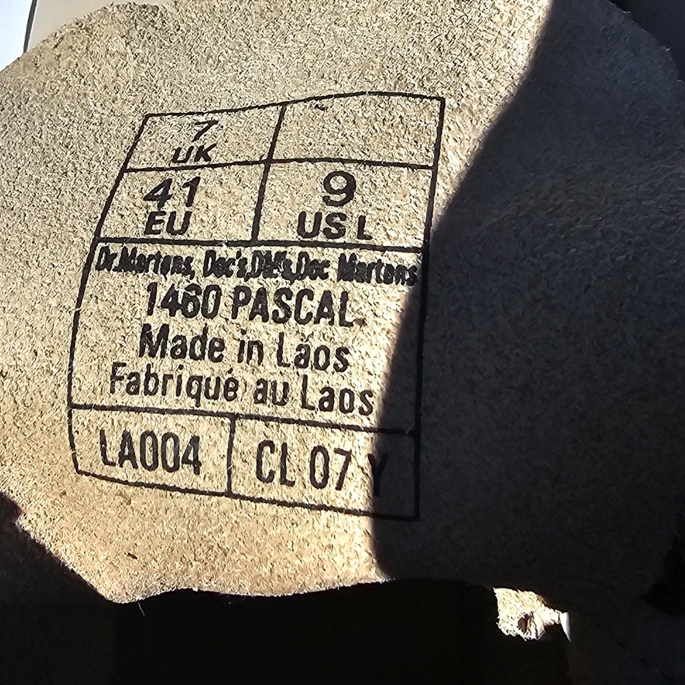 Authentic Dr. Martens 1460 Pascal Virginia Leather Boots – Parchment Beige - Picture 7 of 16